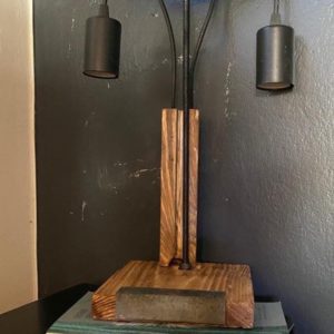 Lampe de bureau en bois recyclé de palette et fer forgé